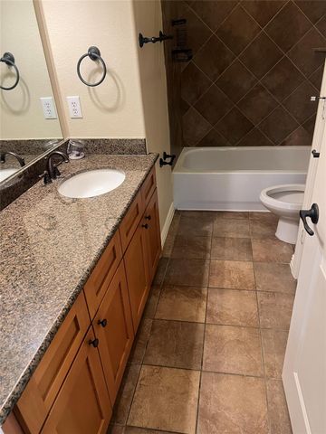 5615 Winsome Villas Lane H, Houston, TX 77057