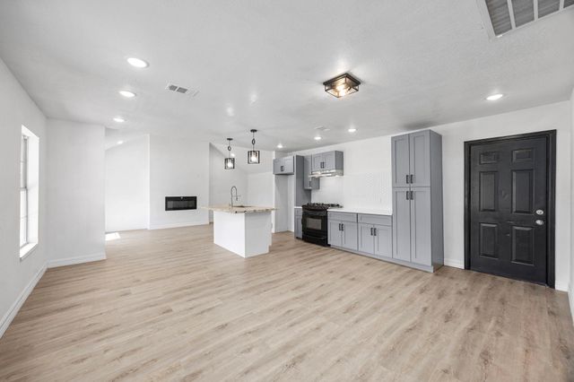 905 Elm Avenue, Pasadena, TX 77506
