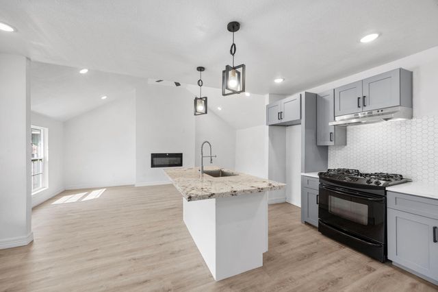 905 Elm Avenue, Pasadena, TX 77506
