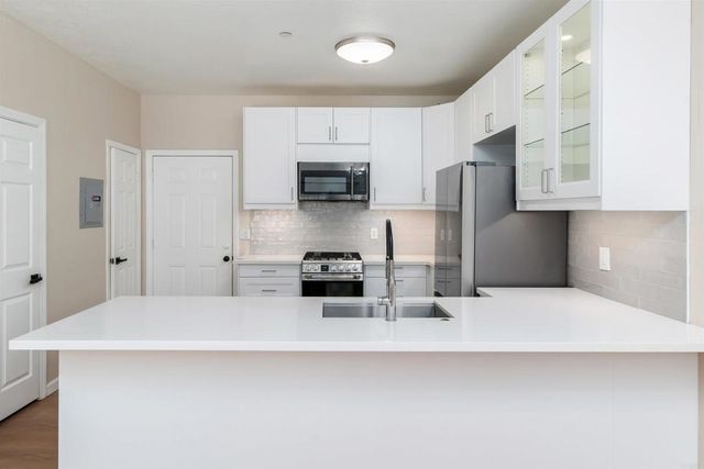 477 Calle Elegante, Vista, CA 92083