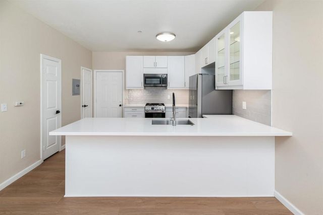 477 Calle Elegante, Vista, CA 92083