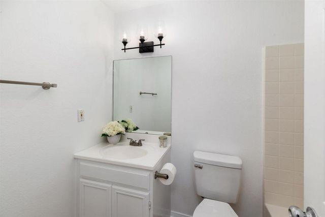 477 Calle Elegante, Vista, CA 92083