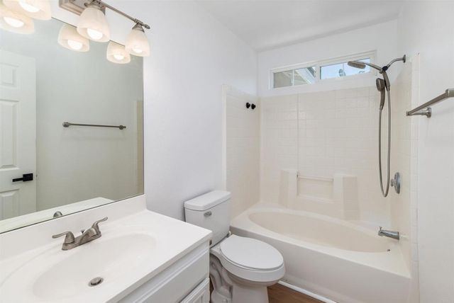 477 Calle Elegante, Vista, CA 92083