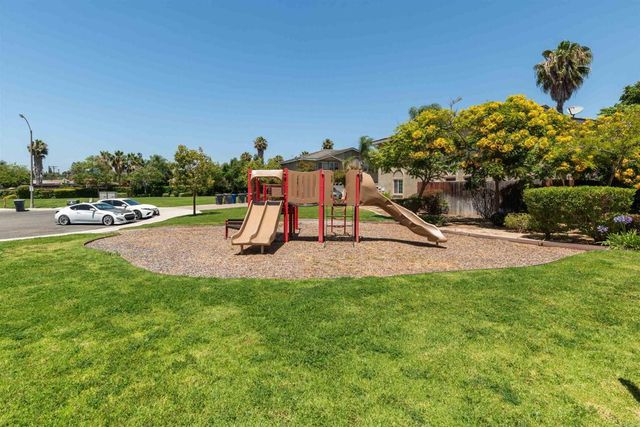 477 Calle Elegante, Vista, CA 92083