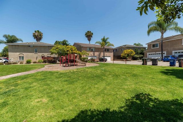 477 Calle Elegante, Vista, CA 92083