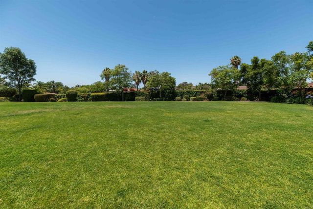 477 Calle Elegante, Vista, CA 92083