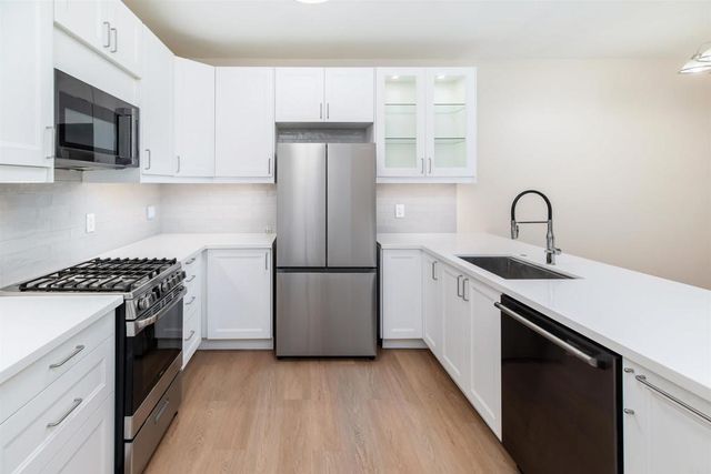 477 Calle Elegante, Vista, CA 92083