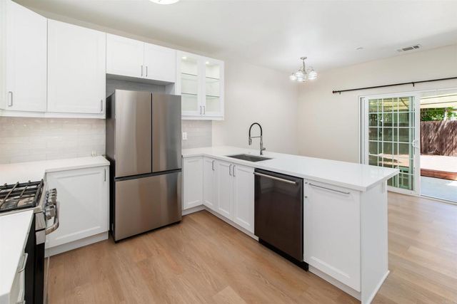 477 Calle Elegante, Vista, CA 92083
