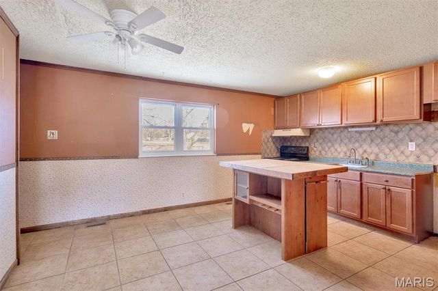 2145 Kingsford Drive, Florissant, MO 63031