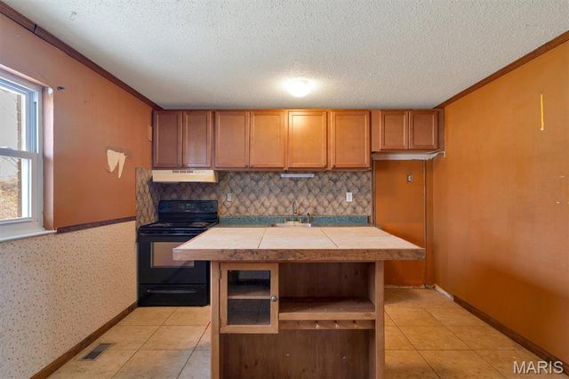 2145 Kingsford Drive, Florissant, MO 63031