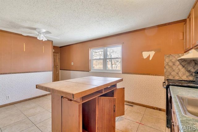 2145 Kingsford Drive, Florissant, MO 63031