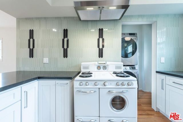 3725 Arbolada Road, Los Angeles, CA 90027