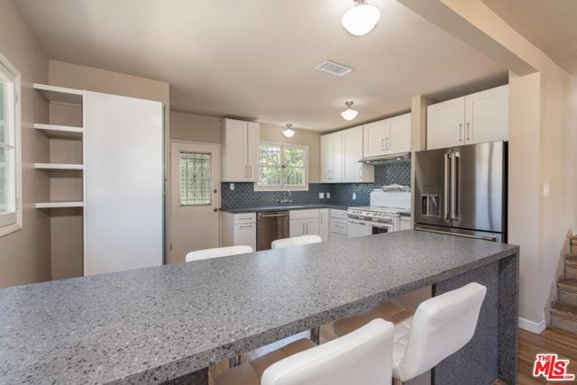 3725 Arbolada Road, Los Angeles, CA 90027