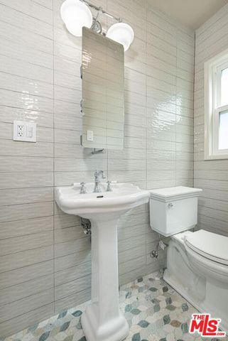 3725 Arbolada Road, Los Angeles, CA 90027