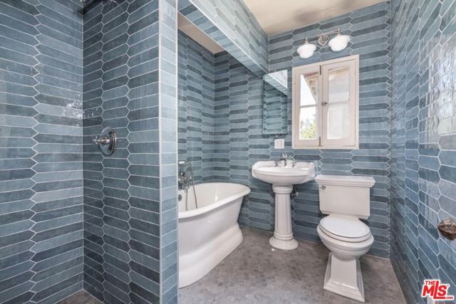 3725 Arbolada Road, Los Angeles, CA 90027