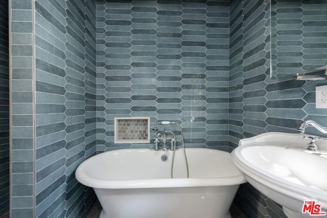 3725 Arbolada Road, Los Angeles, CA 90027