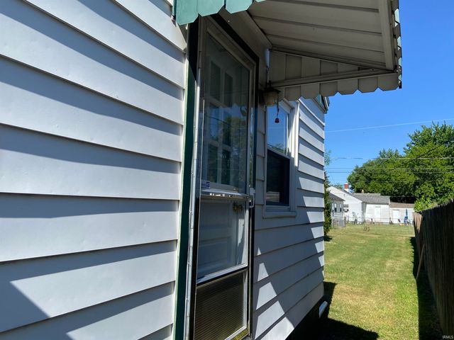 706 S Lake Street, South Bend, IN 46619