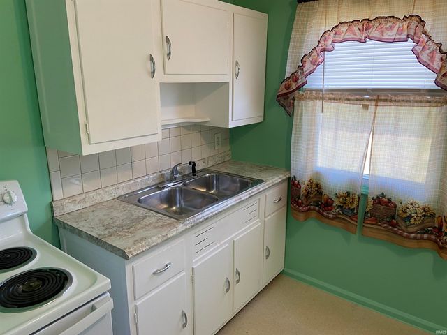 706 S Lake Street, South Bend, IN 46619
