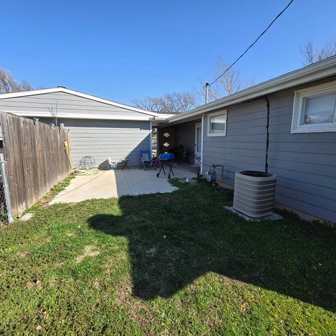 147-149 Hoover Ct, Salina, KS 67401