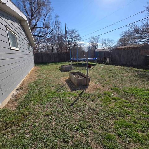 147-149 Hoover Ct, Salina, KS 67401