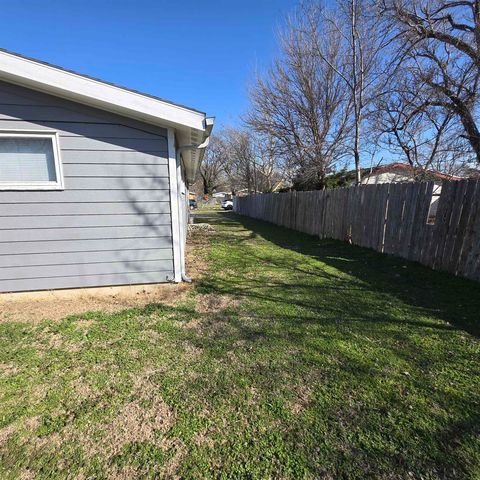 147-149 Hoover Ct, Salina, KS 67401