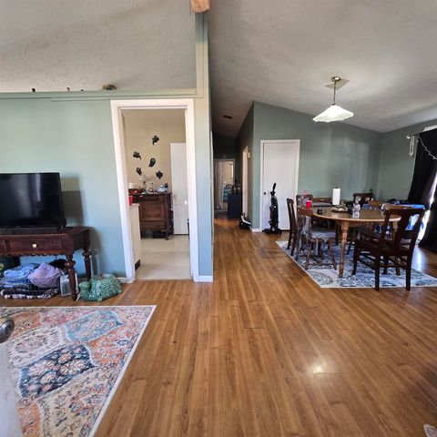 147-149 Hoover Ct, Salina, KS 67401