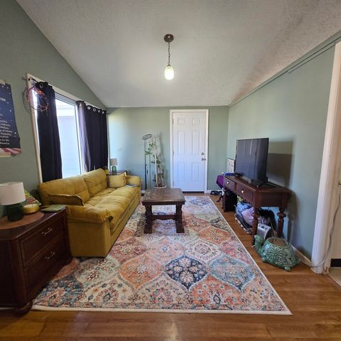 147-149 Hoover Ct, Salina, KS 67401