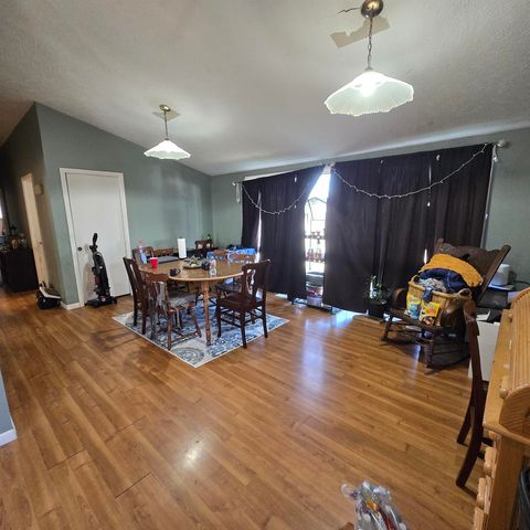 147-149 Hoover Ct, Salina, KS 67401