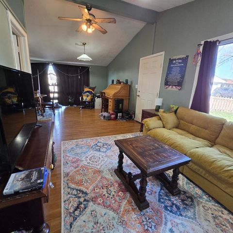 147-149 Hoover Ct, Salina, KS 67401