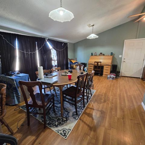 147-149 Hoover Ct, Salina, KS 67401