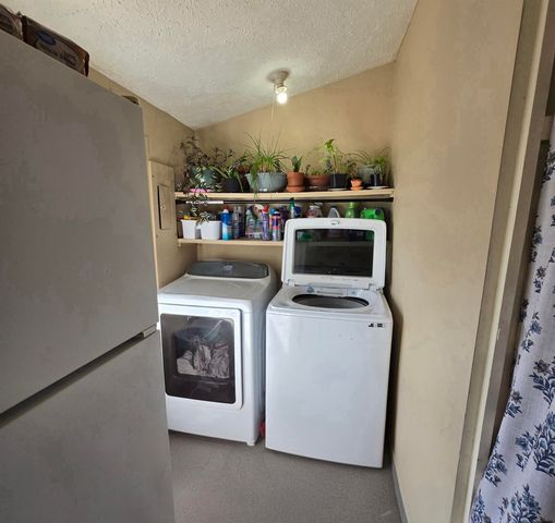 147-149 Hoover Ct, Salina, KS 67401