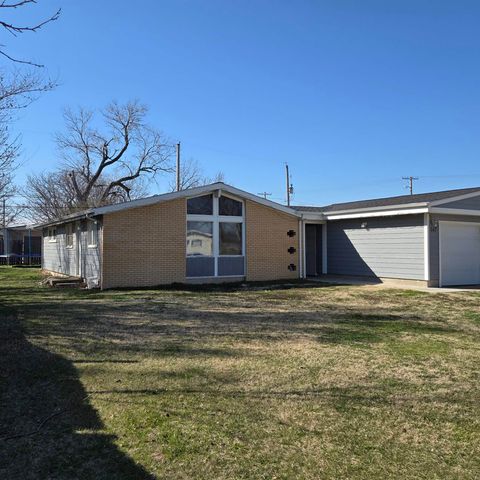 147-149 Hoover Ct, Salina, KS 67401