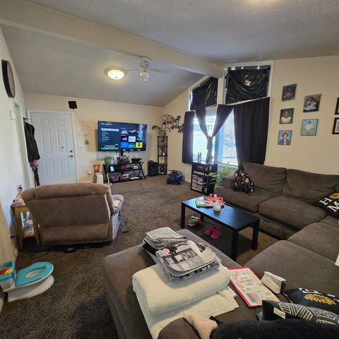 147-149 Hoover Ct, Salina, KS 67401