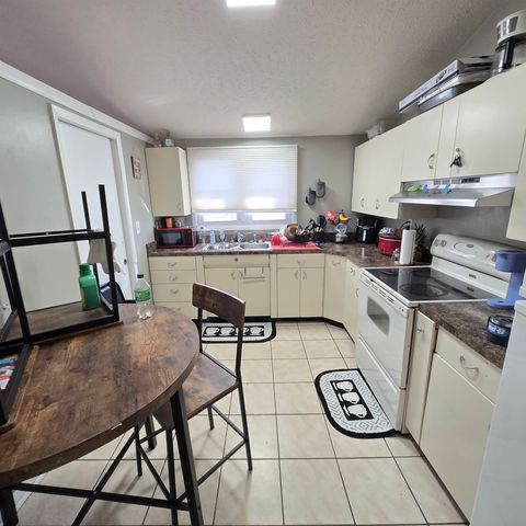 147-149 Hoover Ct, Salina, KS 67401