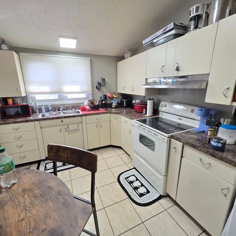 147-149 Hoover Ct, Salina, KS 67401