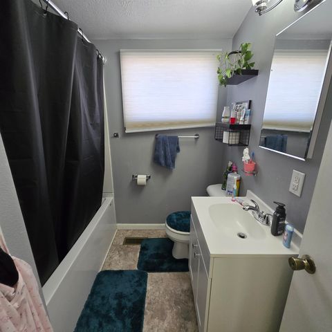 147-149 Hoover Ct, Salina, KS 67401