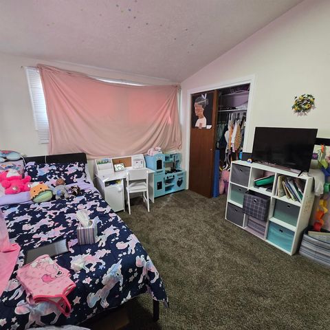 147-149 Hoover Ct, Salina, KS 67401