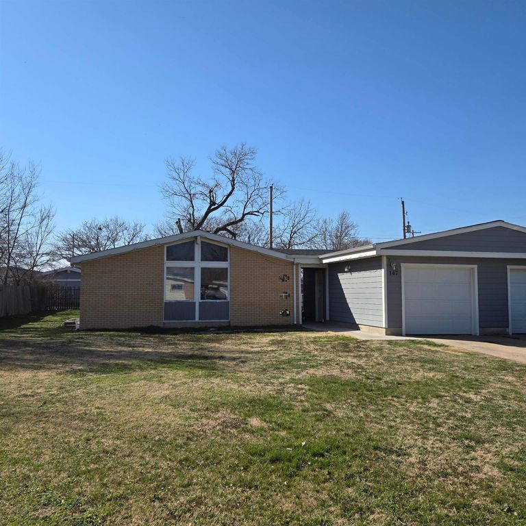 147-149 Hoover Ct, Salina, KS 67401