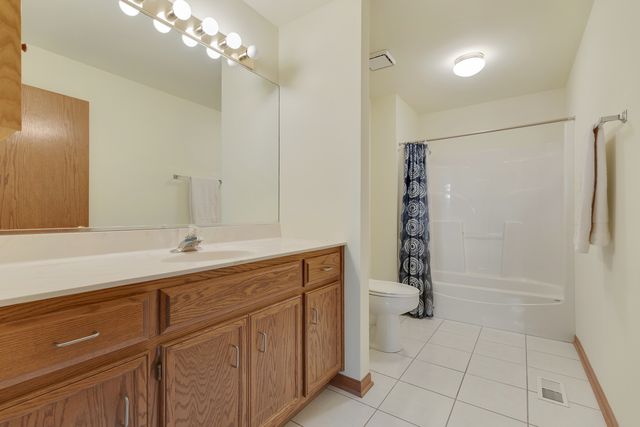 18423 PINE LAKE Drive 2, Tinley Park, IL 60477