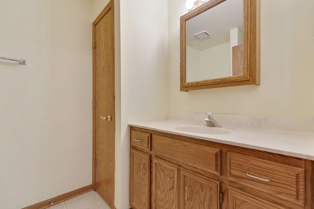 18423 PINE LAKE Drive 2, Tinley Park, IL 60477