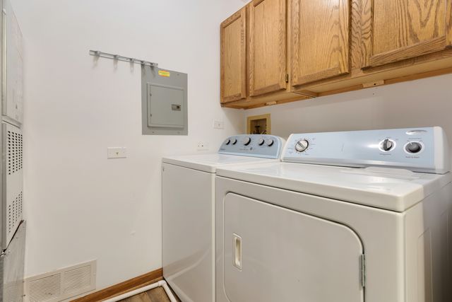 18423 PINE LAKE Drive 2, Tinley Park, IL 60477