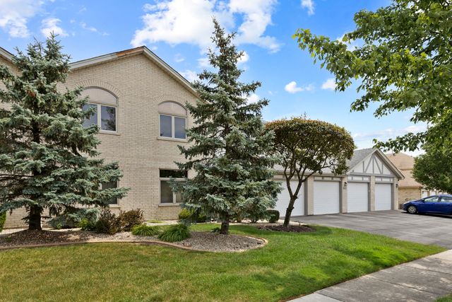 18423 PINE LAKE Drive 2, Tinley Park, IL 60477
