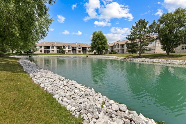 18423 PINE LAKE Drive 2, Tinley Park, IL 60477
