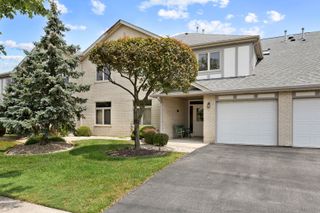 18423 PINE LAKE Drive 2, Tinley Park, IL 60477