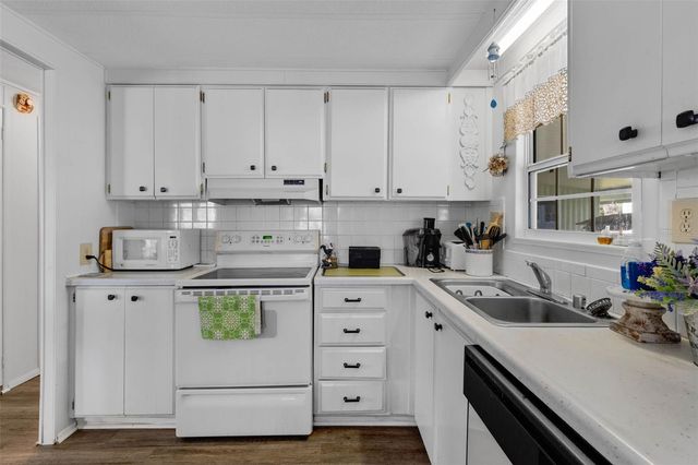 8 COCOS PLUMOSA DRIVE A, Eustis, FL 32726