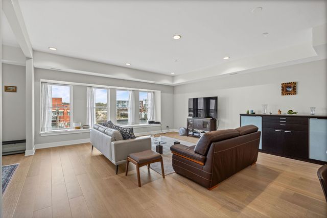 815 Laurel Avenue 403, Highland Park, IL 60035