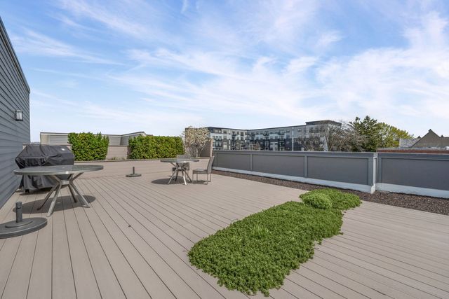 815 Laurel Avenue 403, Highland Park, IL 60035
