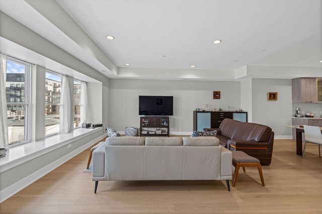 815 Laurel Avenue 403, Highland Park, IL 60035