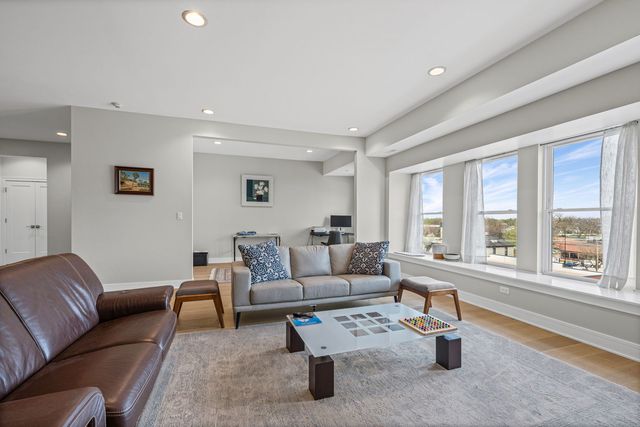 815 Laurel Avenue 403, Highland Park, IL 60035