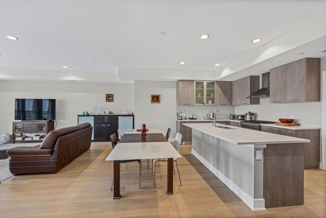 815 Laurel Avenue 403, Highland Park, IL 60035